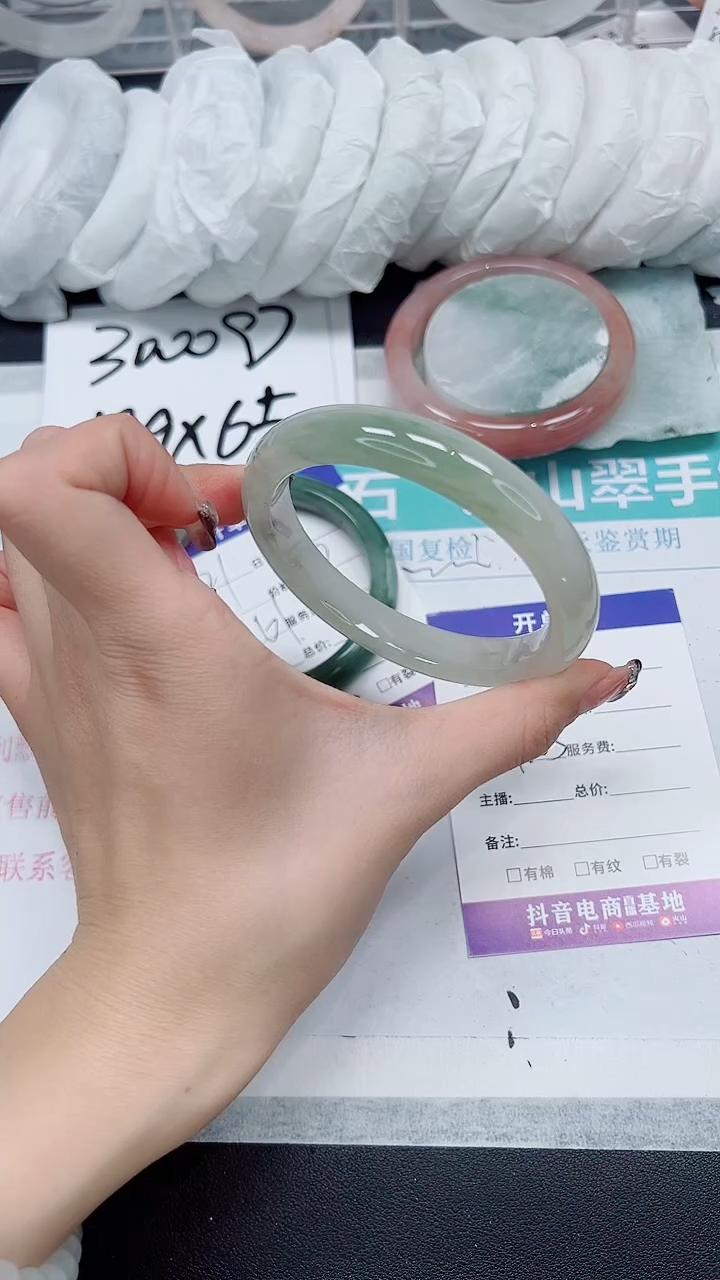 【闪购商品】石英质玉手镯未镶嵌A22-64/65