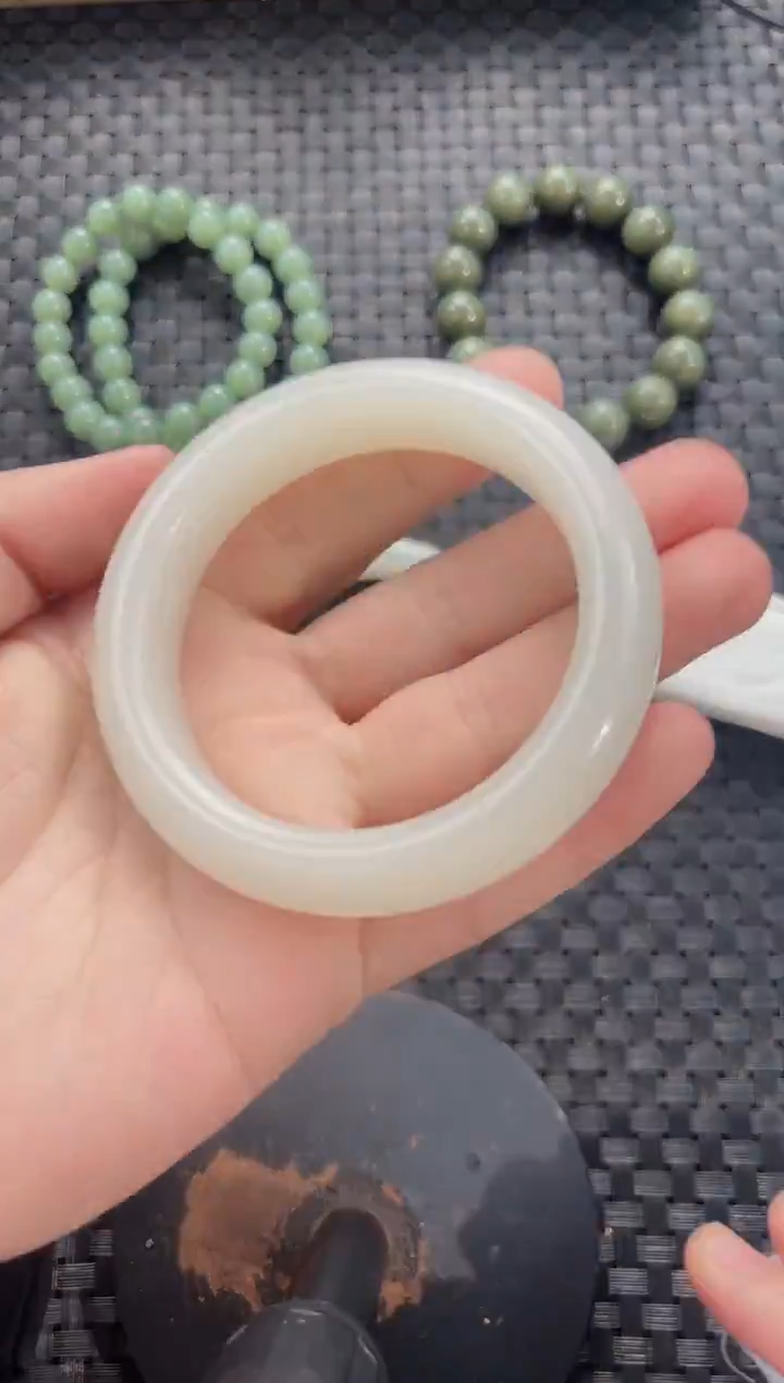 颈饰未镶嵌和田玉圈口55-59手镯