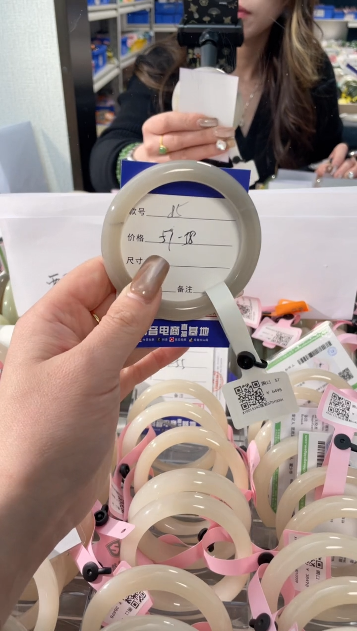 【闪购商品】和田玉手镯未镶嵌85