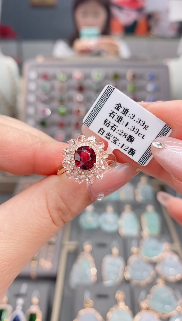 18K金镶嵌戒指碧玺1.33