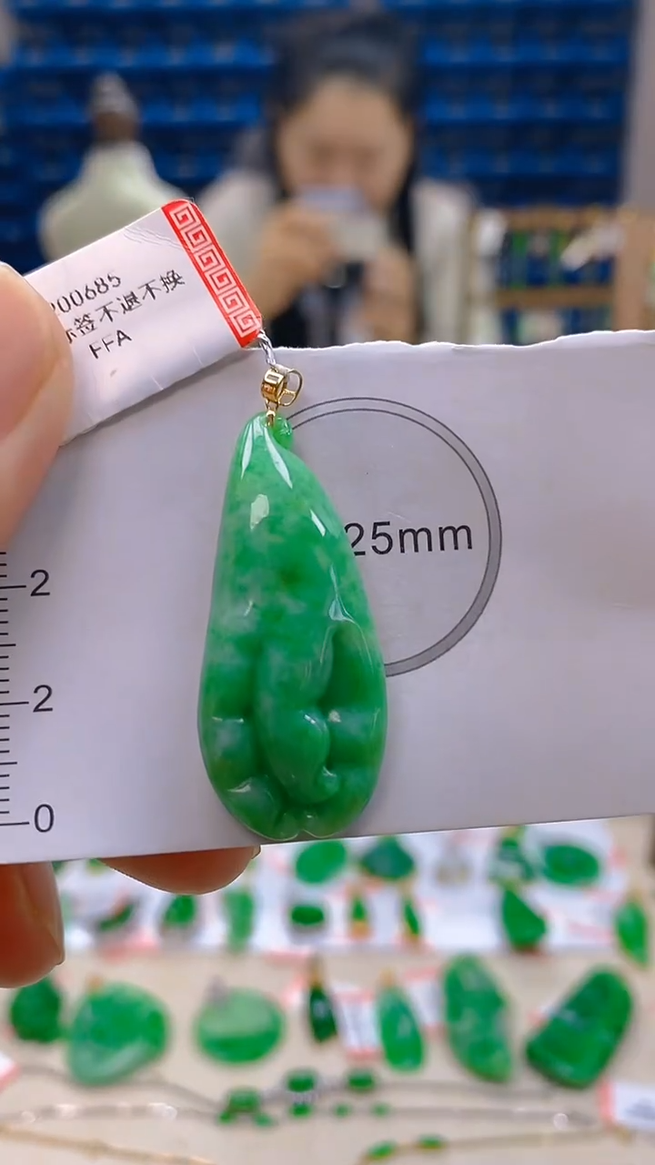 颈饰18K金镶嵌翡翠新号开播 全场乱卖