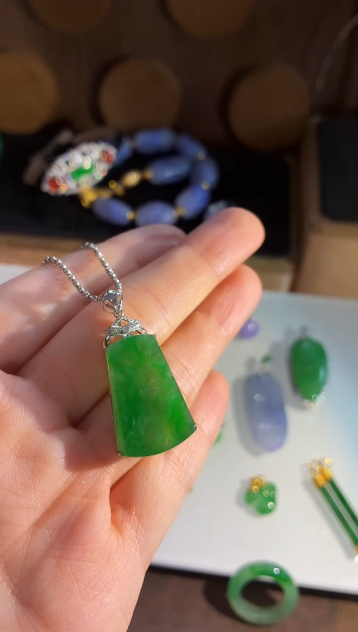 吊坠(不含链)18K金镶嵌翡翠吊坠