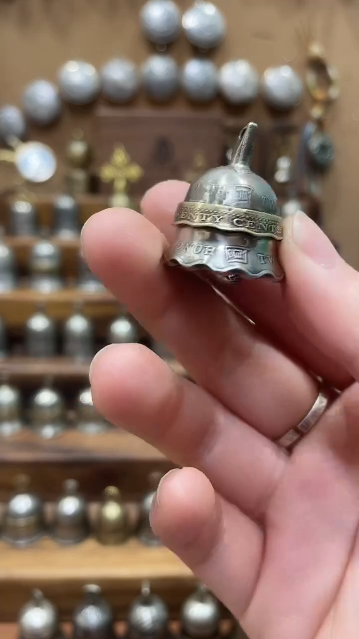 1982年份香港2元硬币喇叭口铃铛配绳