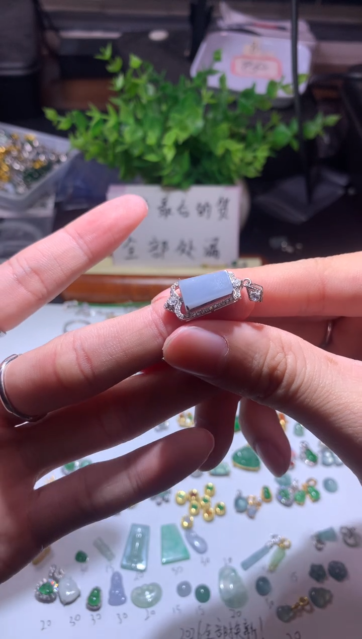 颈饰未镶嵌翡翠?****31