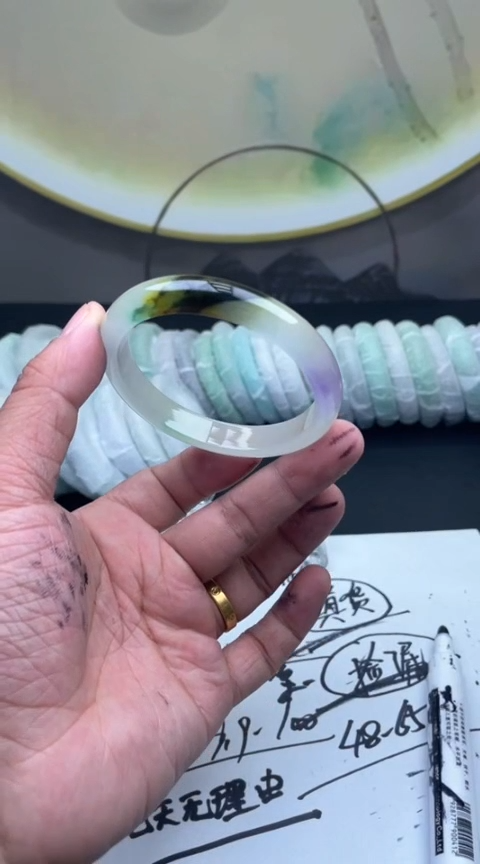 下单就是图片的手镯，放心冲！A221