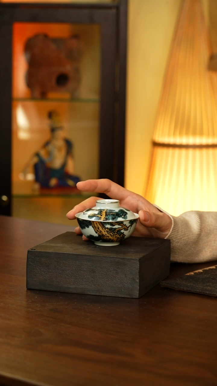 包银松树扁盖碗..