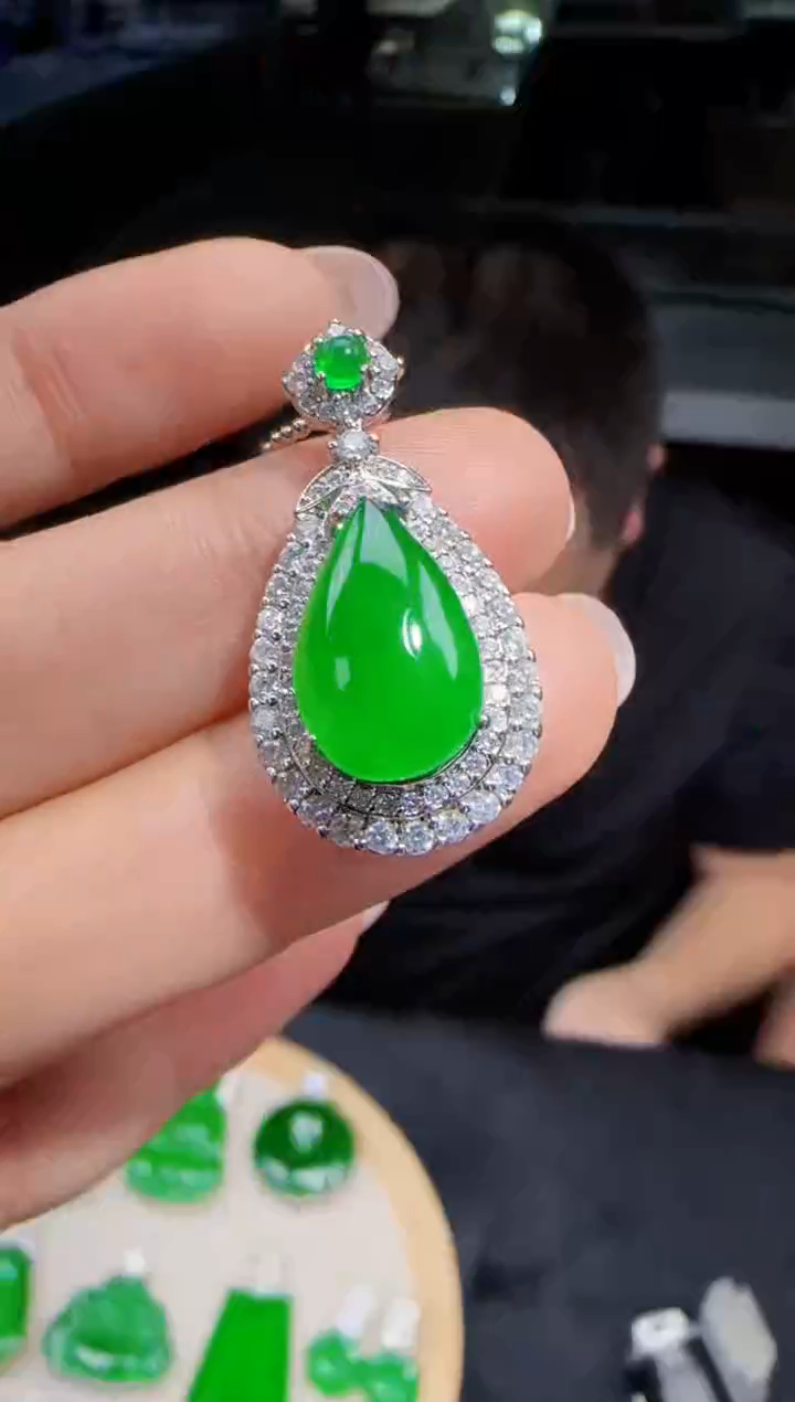 未镶嵌定制翡翠翡翠吊坠9