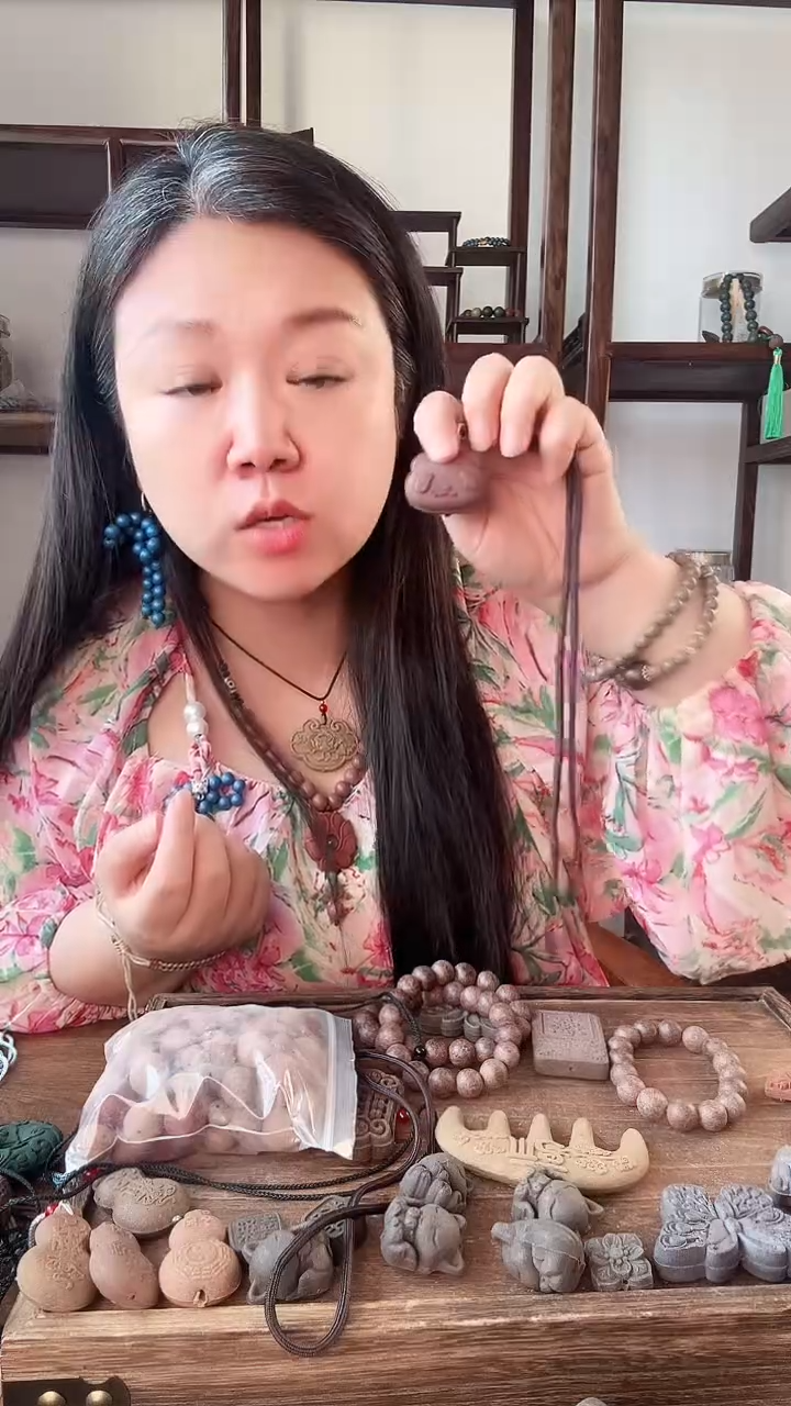泥塑【红麝香方】小熊猫