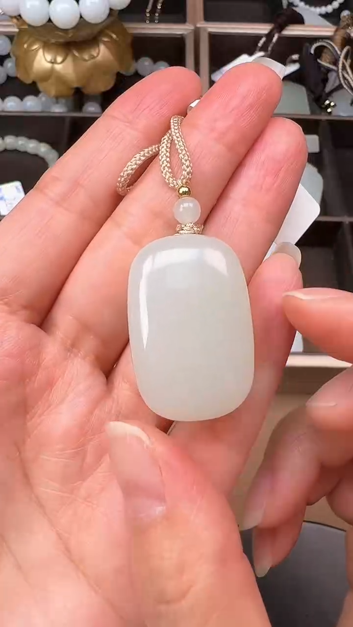 【闪购商品】和田玉吊坠未镶嵌1429面包牌