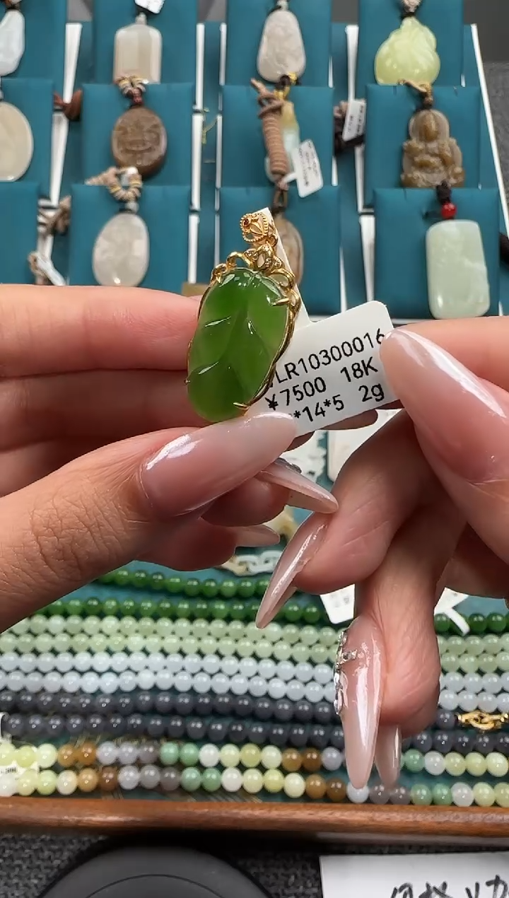 颈饰18K金镶嵌和田玉LR