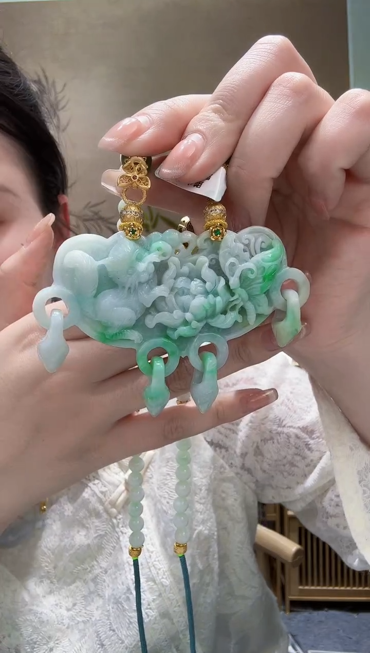 翡翠未镶嵌颈饰吊坠