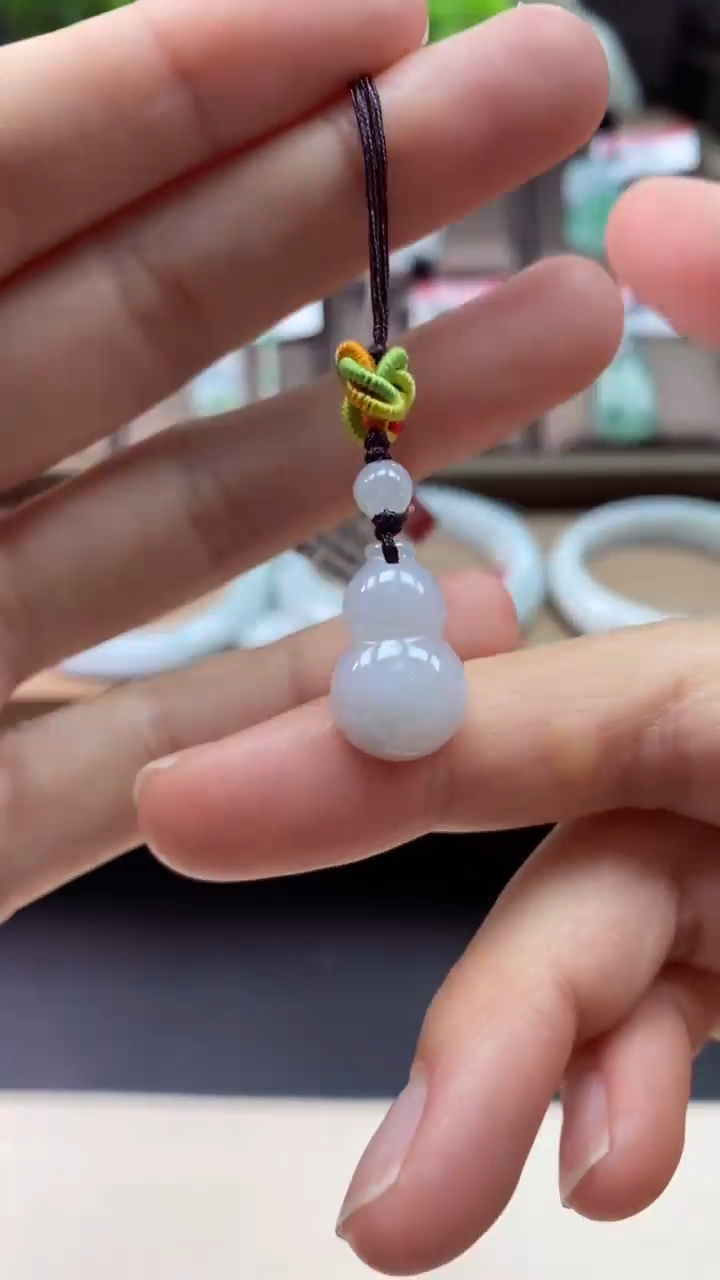 【闪购商品】翡翠颈饰未镶嵌葫芦