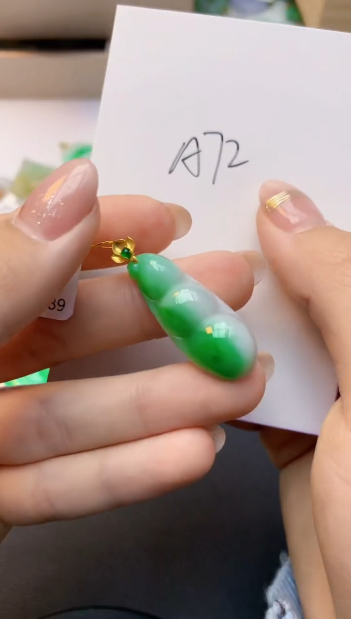 颈饰18K金镶嵌翡翠天然A货缅甸翡翠百元以上9元证书费自理