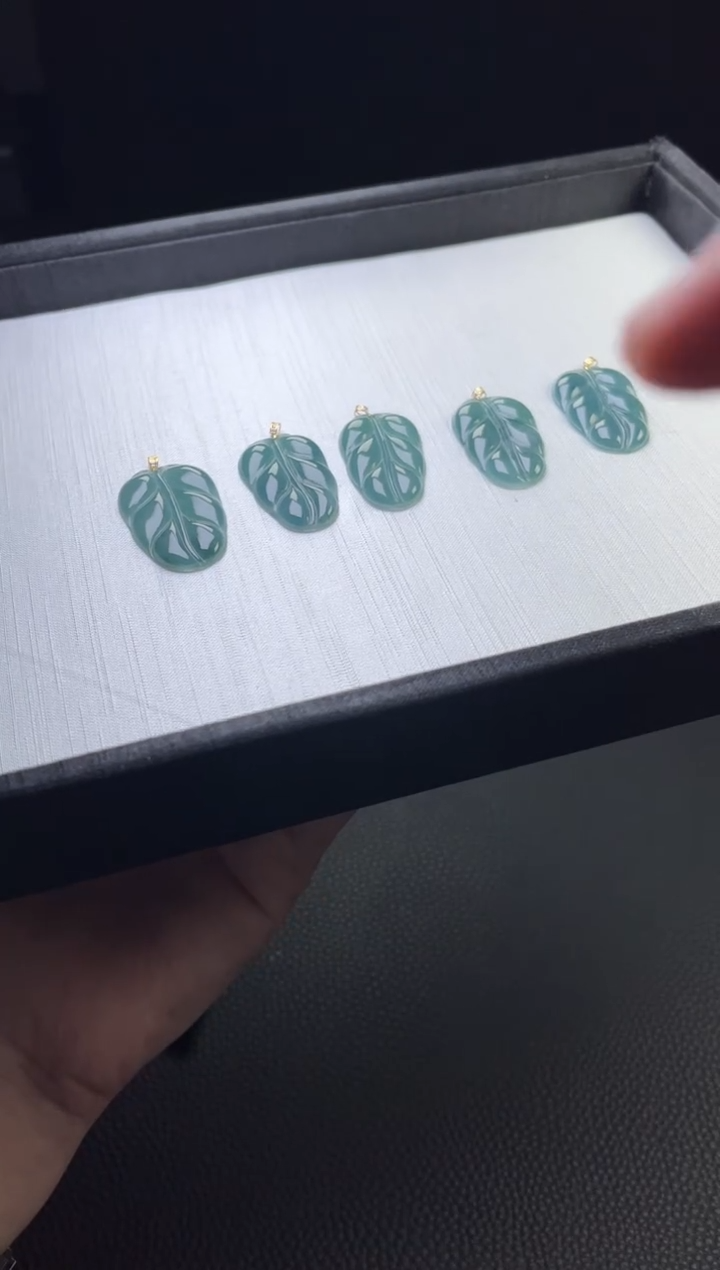 翡翠18K金镶嵌颈饰/多样性发一件/配绳子