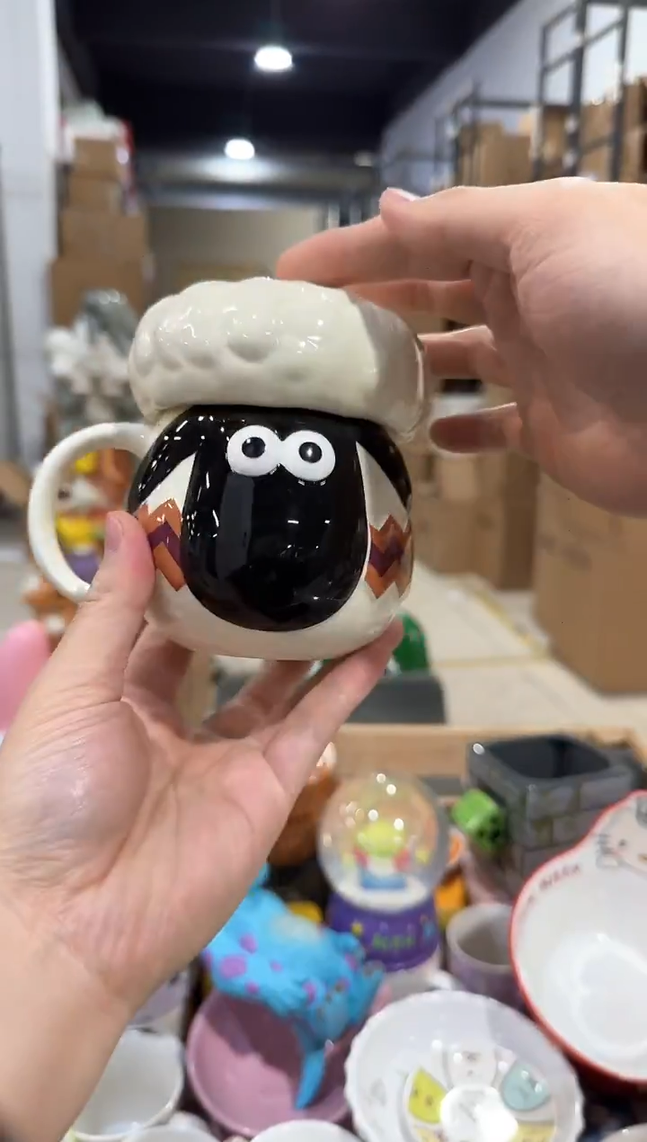 瓷片小羊肖恩带盖杯