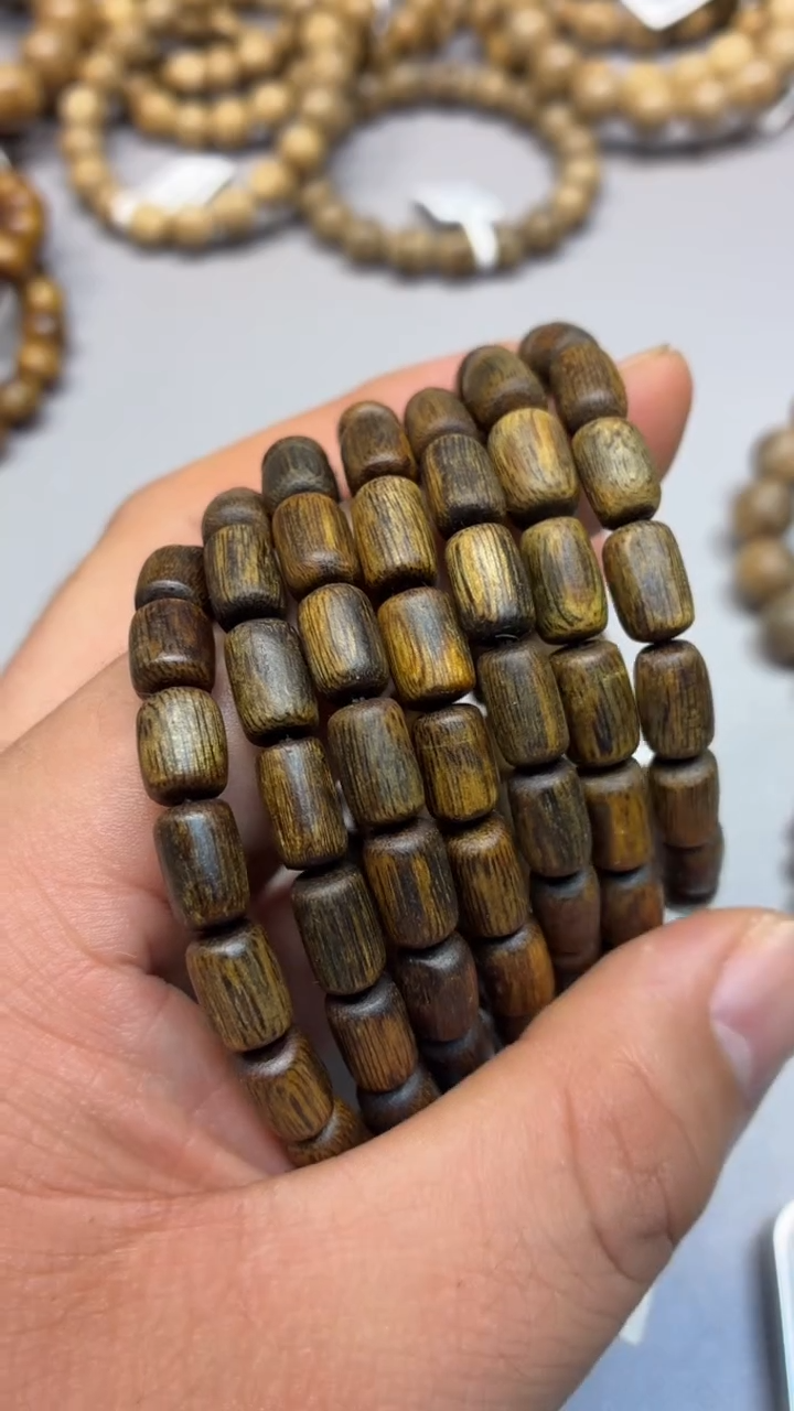 沉香手串 海南红金猊随型单圈多沉水样性发其一