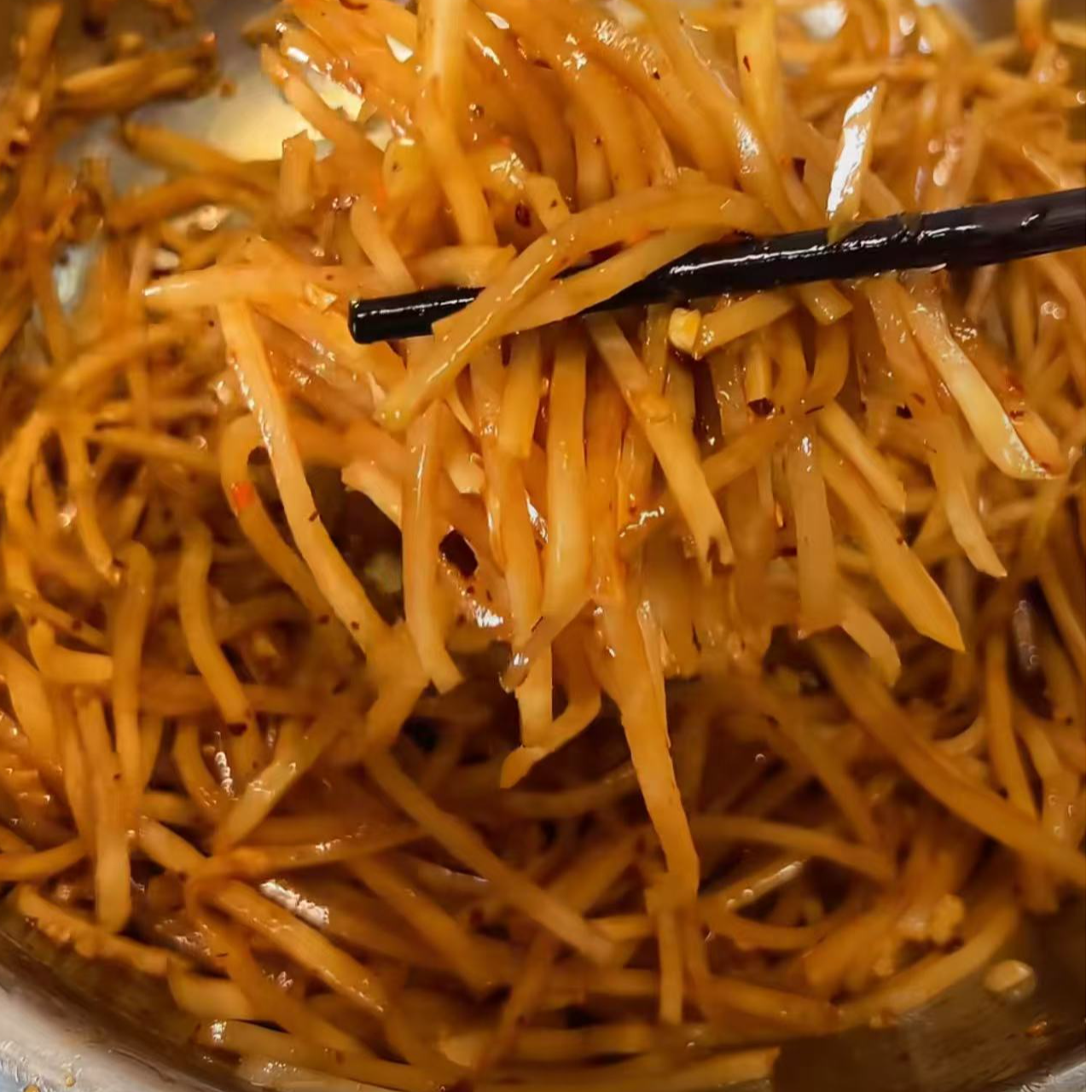 芥菜丝咸菜 农村大缸腌制 