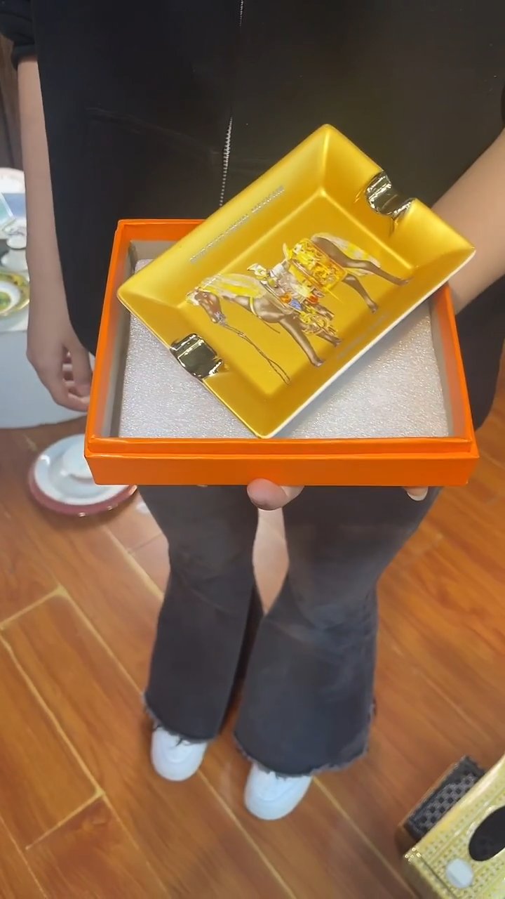 杯鸿辉家品牌瓷器，京东包邮！