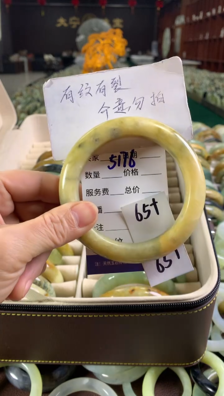 未镶嵌蛇纹石玉手镯l****75176