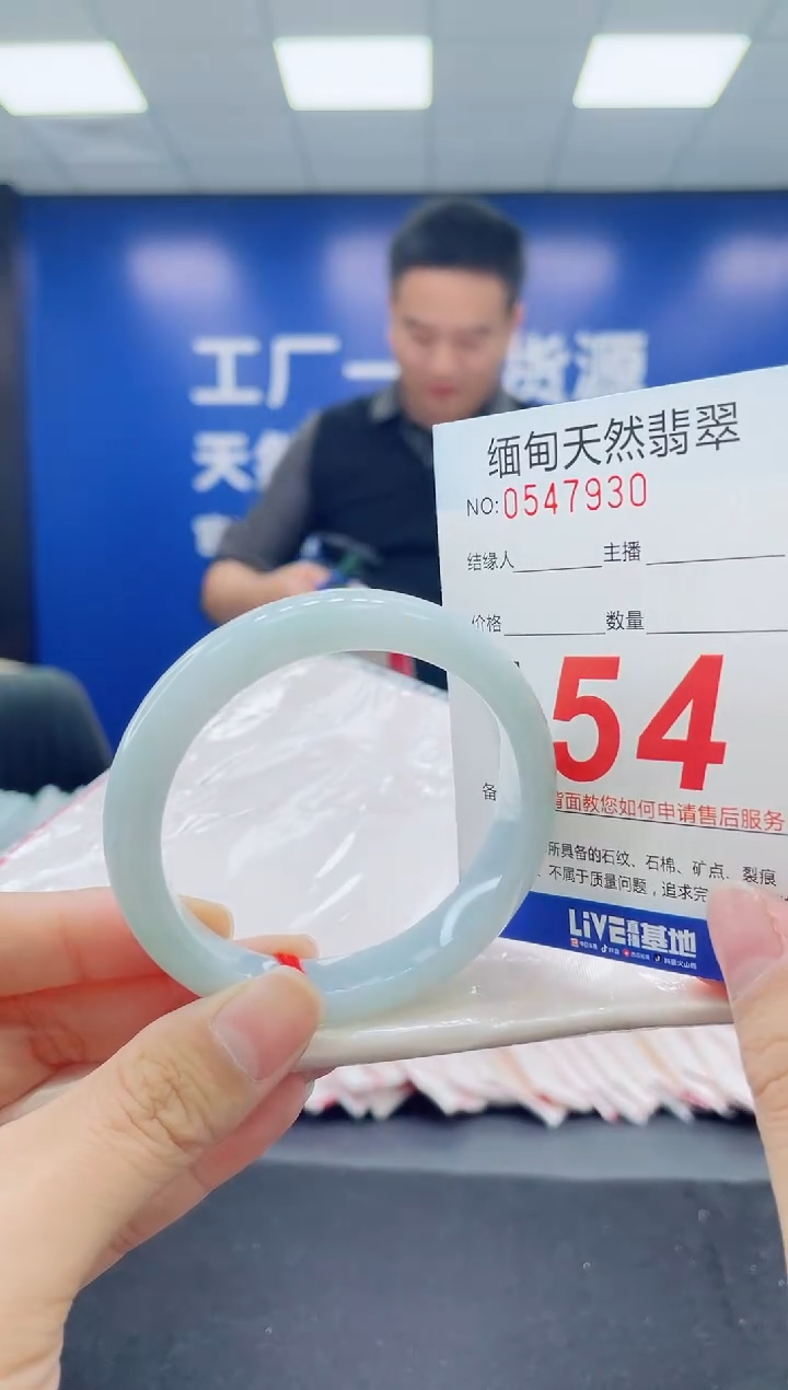 未镶嵌手镯翡翠天然翡翠手镯