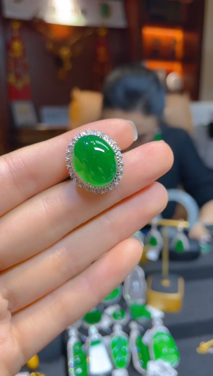 【闪购商品】翡翠戒指18K金镶嵌116334天然A货翡翠蛋面戒指