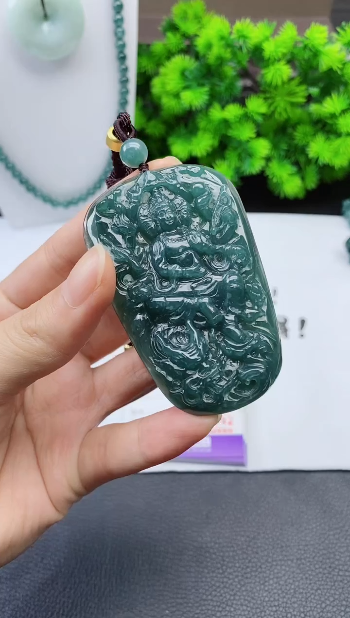 颈饰未镶嵌翡翠 