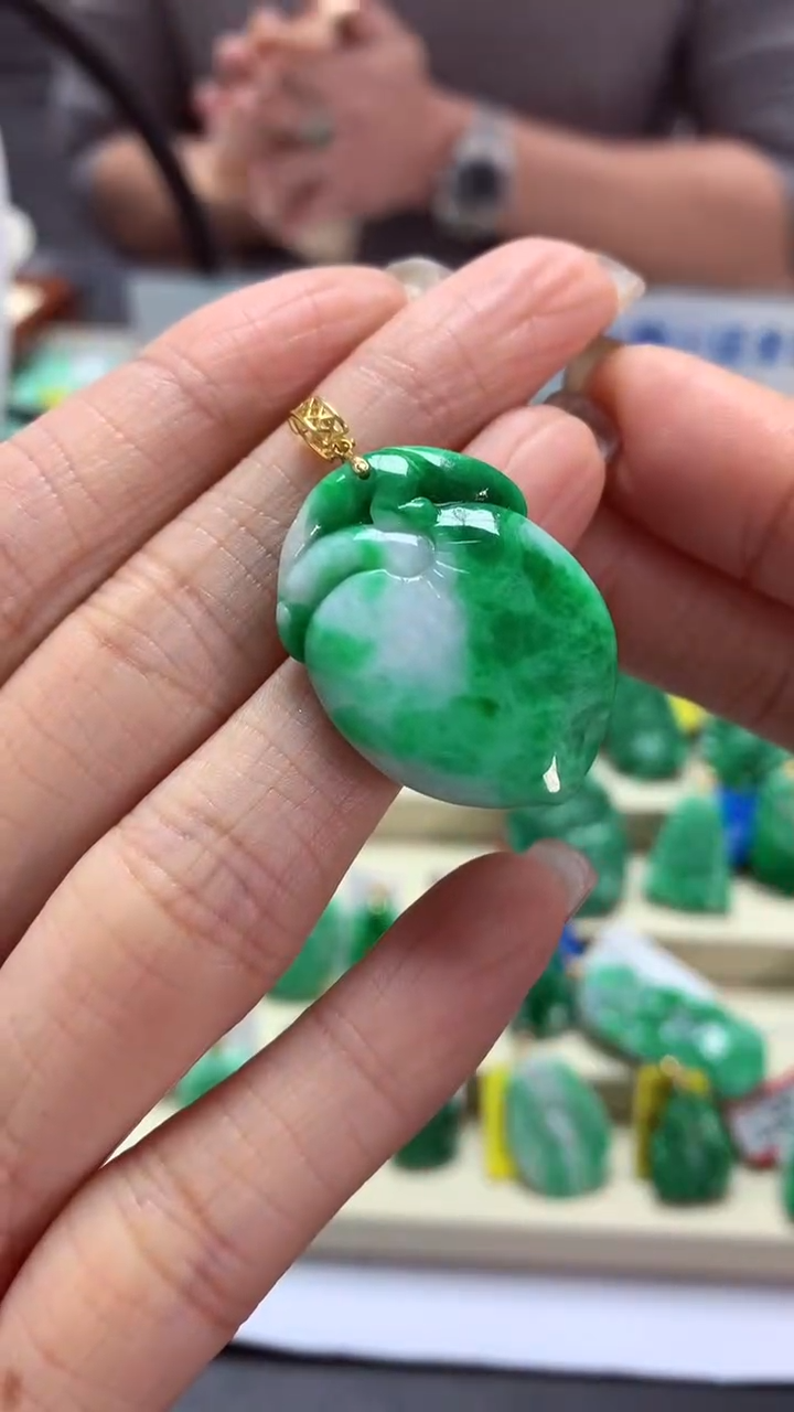 【闪购商品】翡翠吊坠(不含链)18K金镶嵌挂件