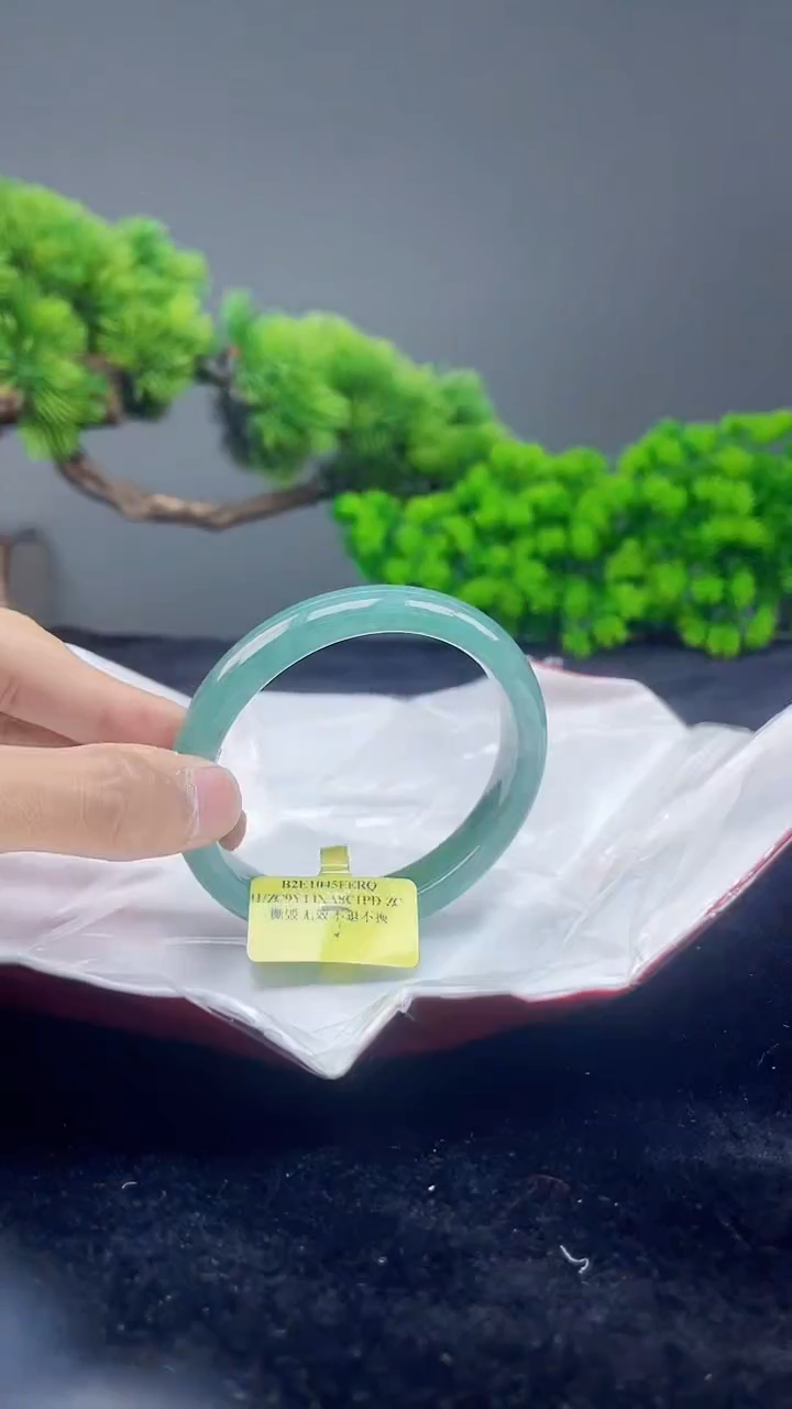 【闪购商品】翡翠未镶嵌手镯（贵妃镯）6手镯