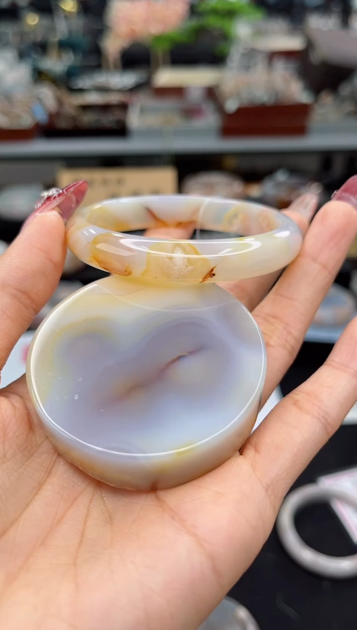 【闪购商品】石英质玉手镯未镶嵌56圈口（赠品镯心）1570076