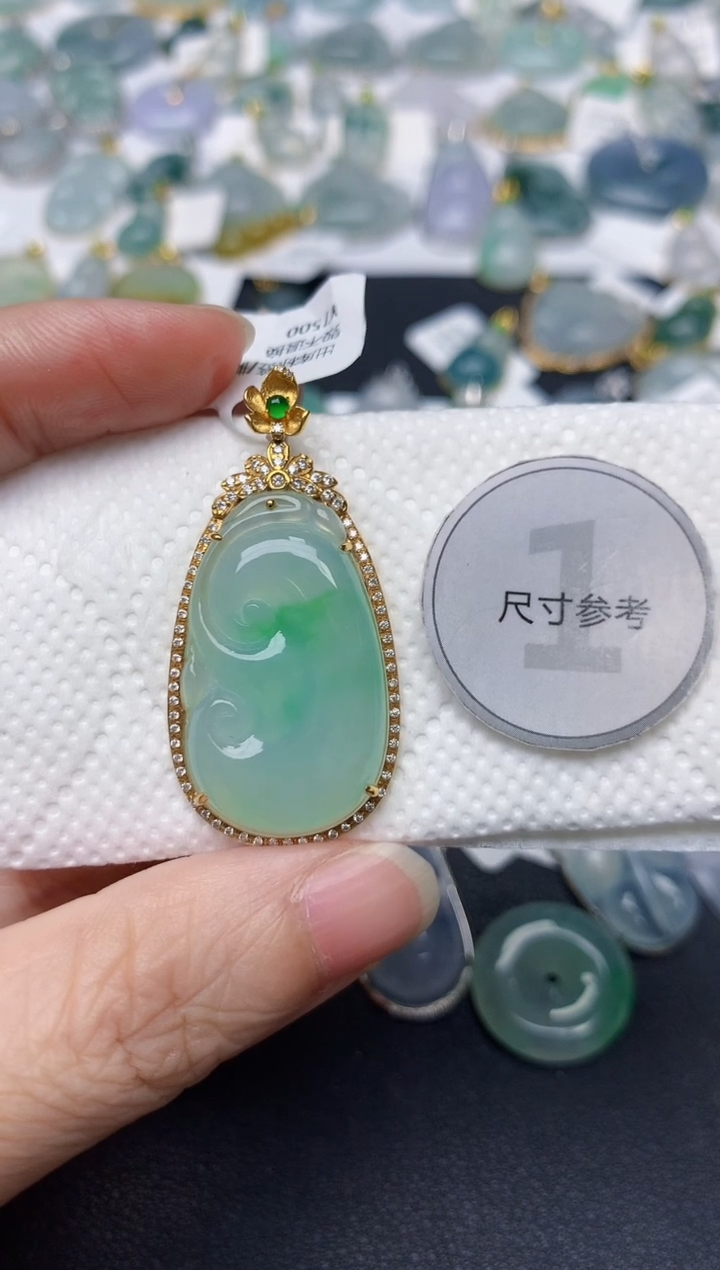 颈饰18K金镶嵌翡翠天然缅甸A货翡翠