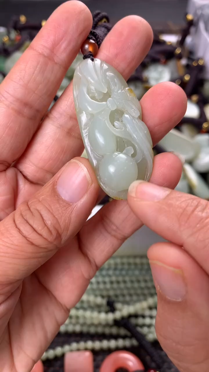 【闪购商品】和田玉颈饰未镶嵌多样性发货没有证书拍一发一有瑕