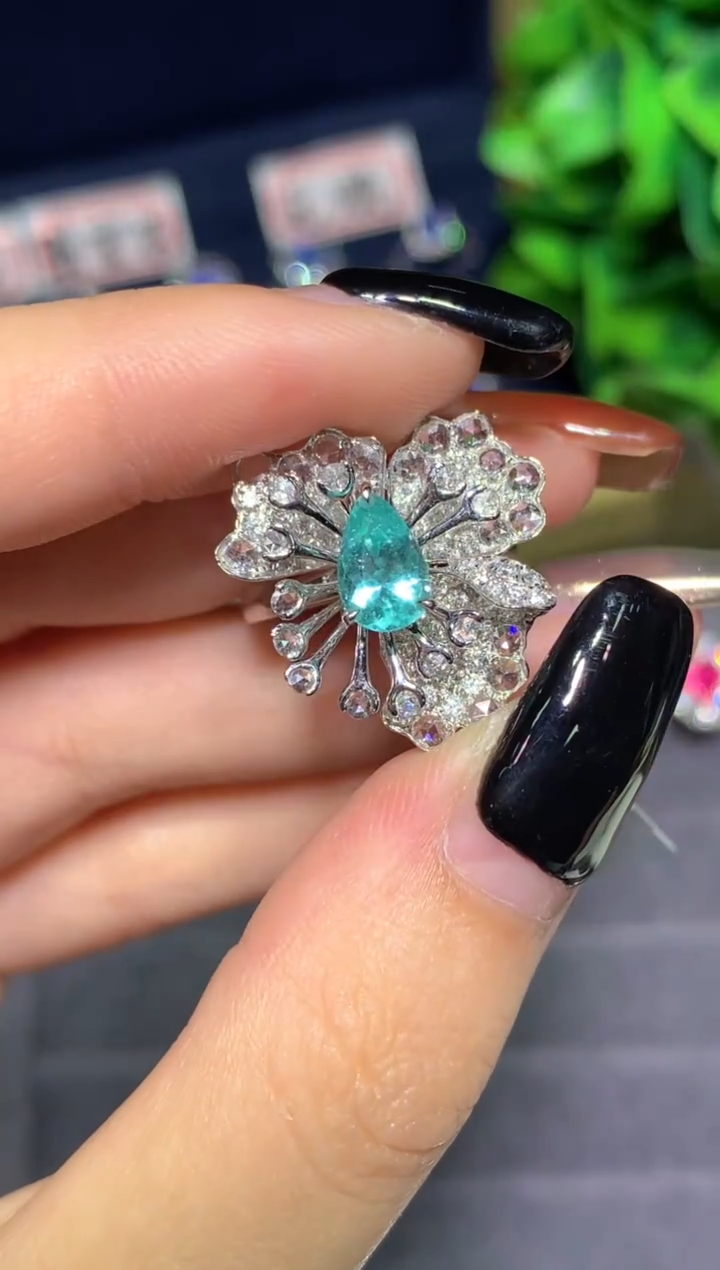 18K金镶嵌戒指帕拉依巴碧玺1.02CT