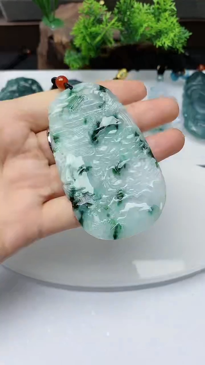 【闪购商品】翡翠颈饰未镶嵌        