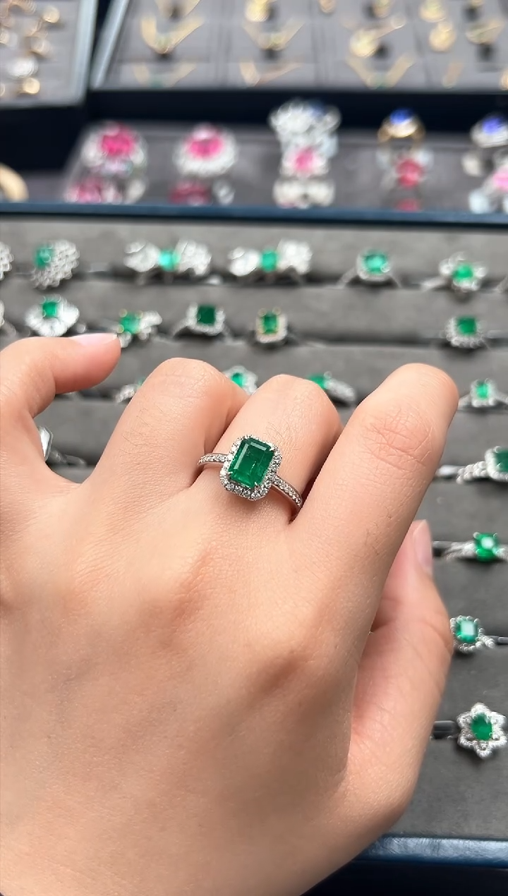 【闪购商品】祖母绿戒指18K金镶嵌1.48ct