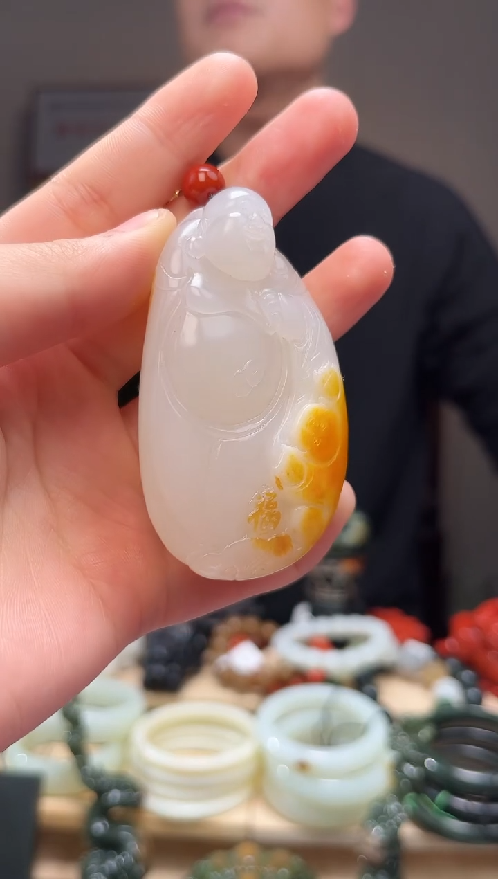 颈饰未镶嵌和田玉吊坠