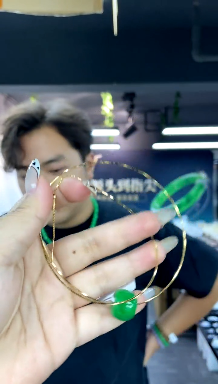 颈饰未镶嵌翡翠多样性发其一颜色微差