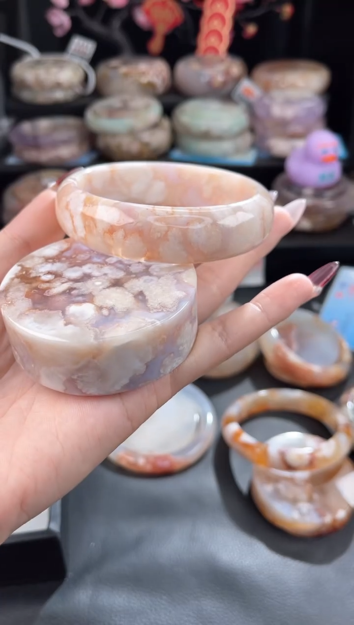 【闪购商品】石英质玉手镯未镶嵌63