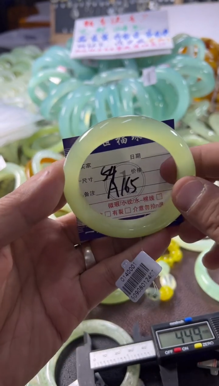 未镶嵌蛇纹石玉手镯1