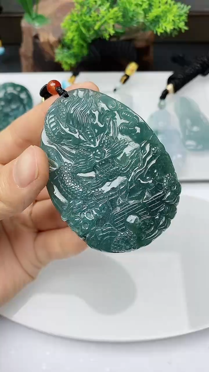 【闪购商品】翡翠颈饰未镶嵌        