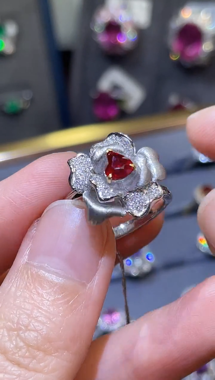 【闪购商品】红宝石戒指18K金镶嵌0.61ct/无烧鸽血红