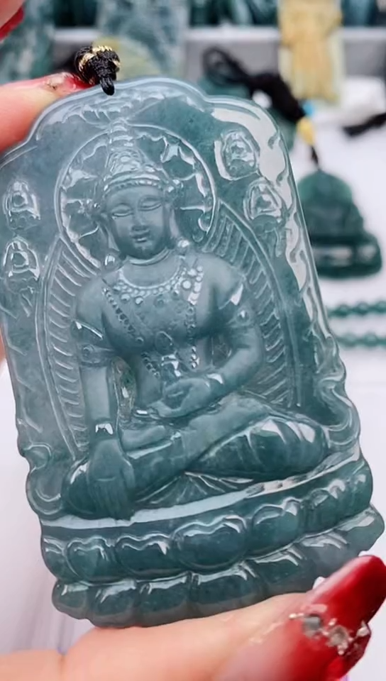 【闪购商品】翡翠颈饰未镶嵌            