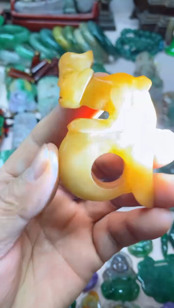 【闪购商品】75直播间的实时画面