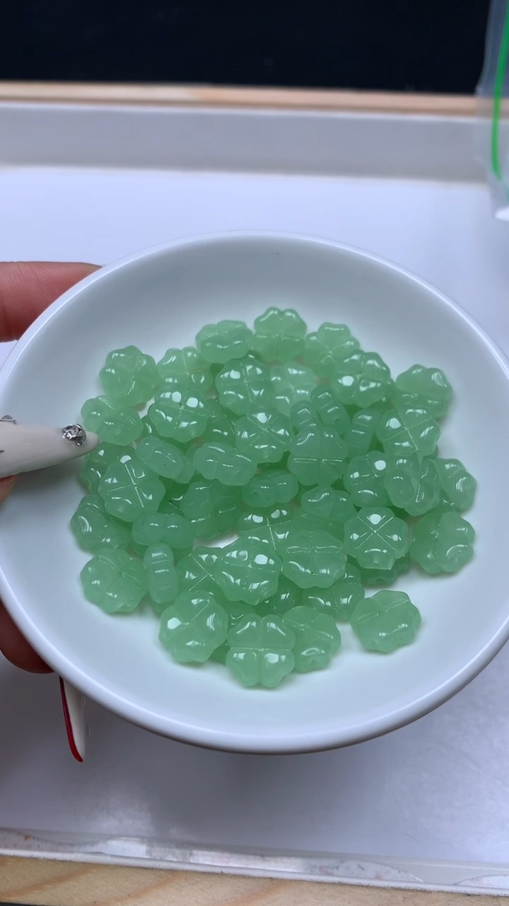 未镶嵌散珠玛瑙/玉髓M767 冰 晴 四叶草5*11mm6个5.8元