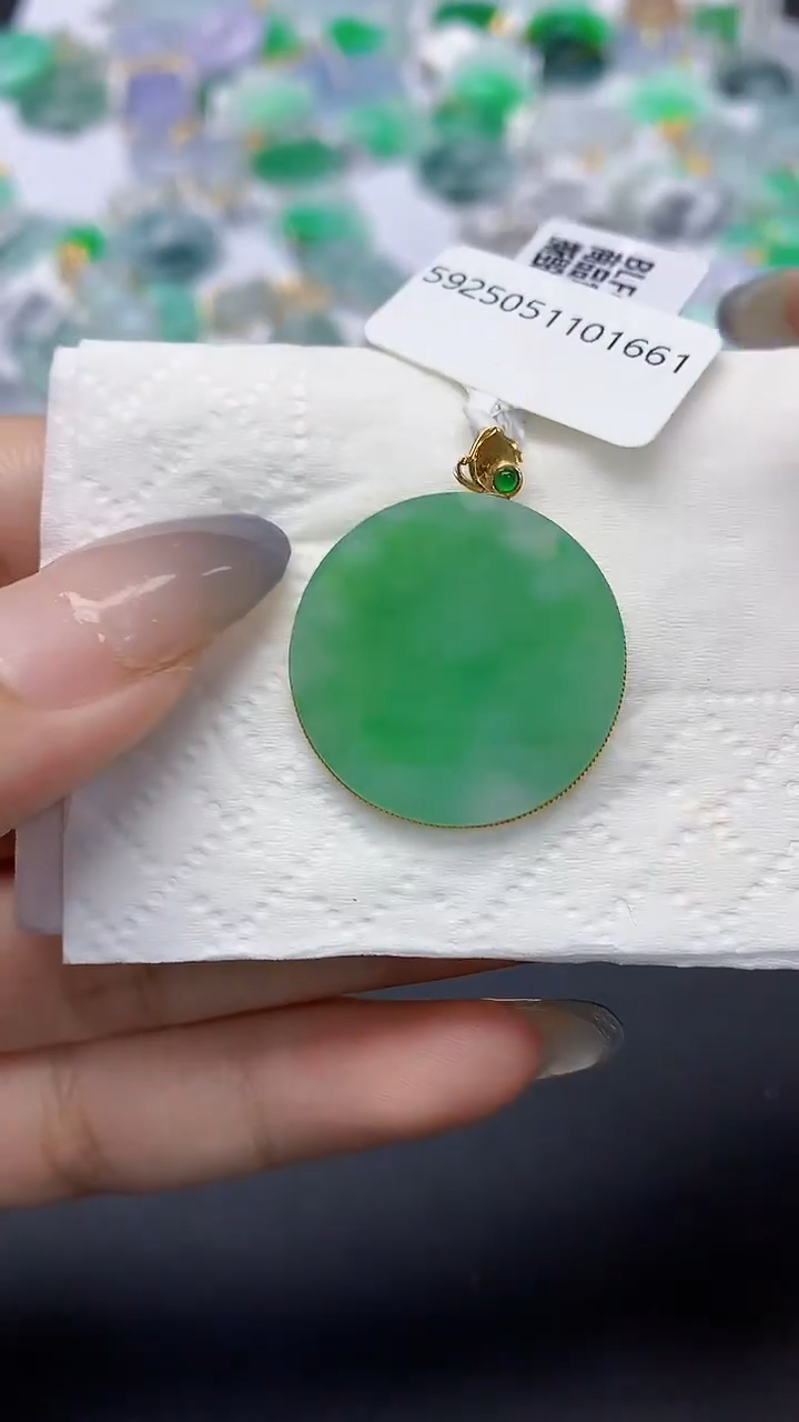 翡翠18K金镶嵌颈饰天然缅甸a货翡翠