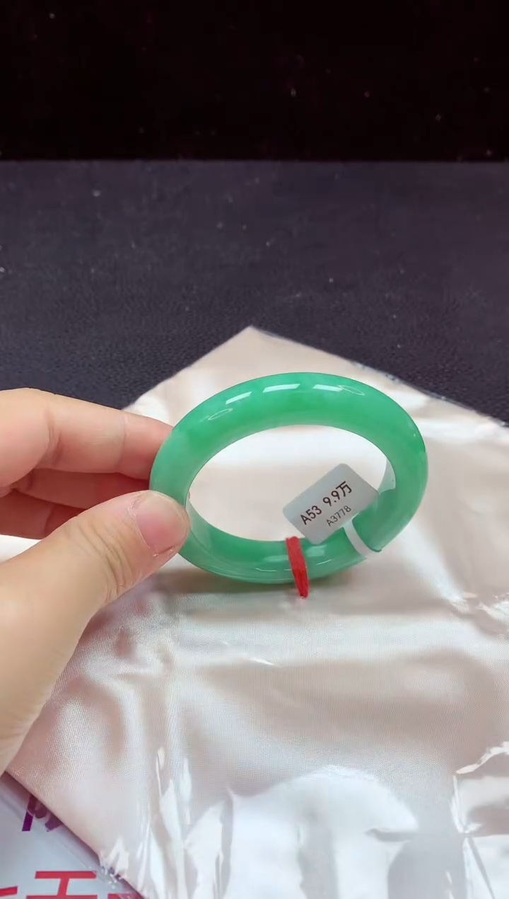 【闪购商品】翡翠手镯未镶嵌镯子53+