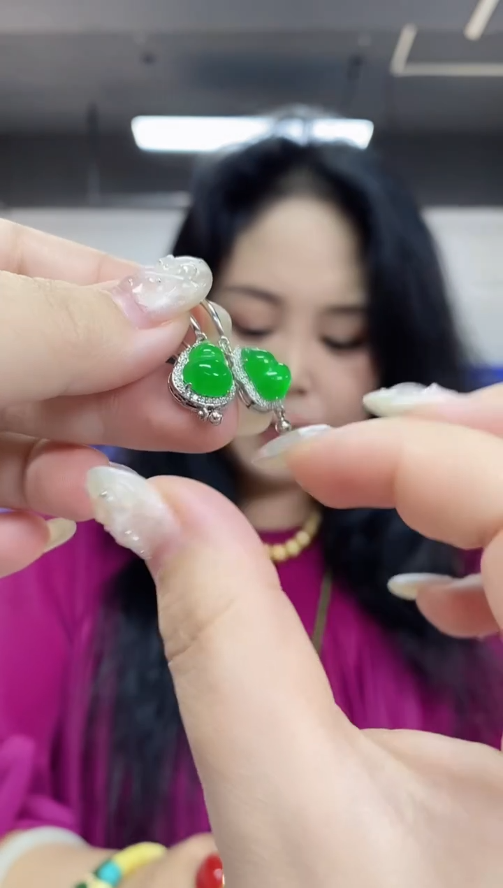 【闪购商品】翡翠耳饰未镶嵌多样性发其一颜色微差