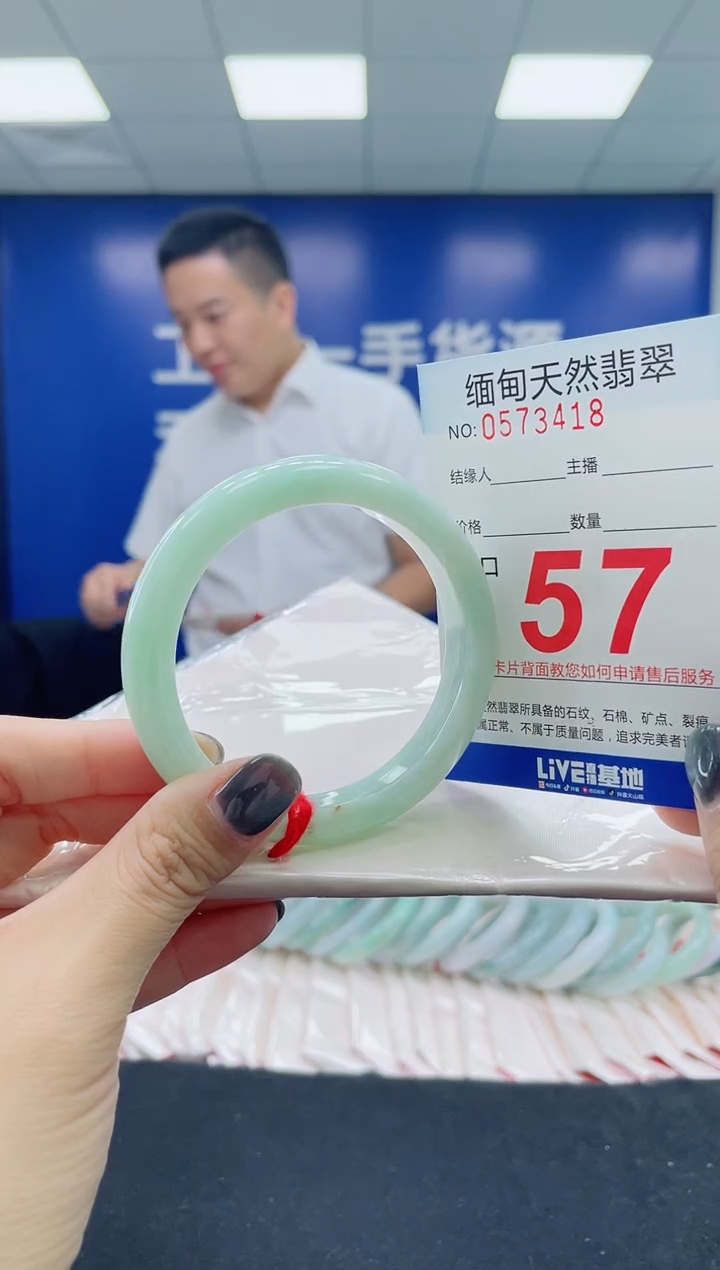 未镶嵌手镯翡翠天然翡翠手镯