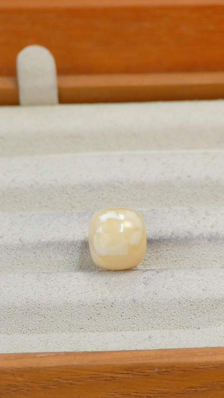 【闪购商品】蜜蜡裸石未镶嵌俄料微瑕12MM1.002克