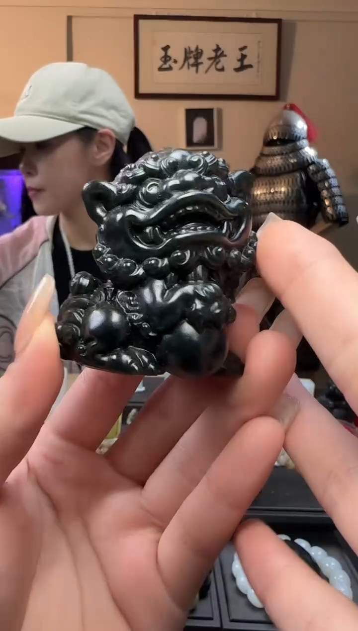 和田玉未镶嵌颈饰青玉醒狮吊坠