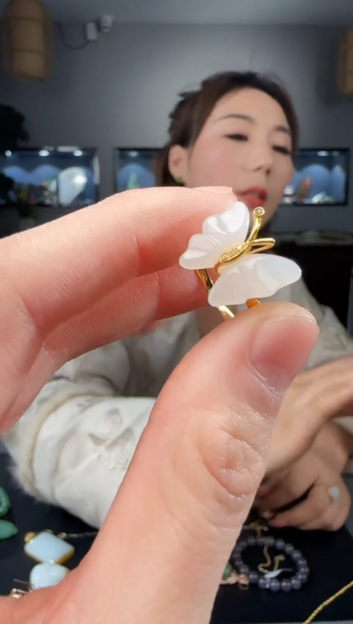 【闪购商品】和田玉戒指18K金镶嵌1